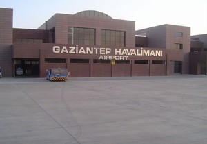 GAZİANTEP HAVALİMANI’NIN PİSTİ ÇÜRÜK